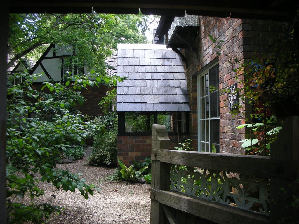 Merrimeet Cottages Bright Room photo